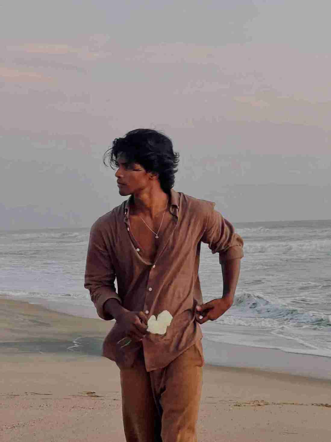 kashiii stylish pose