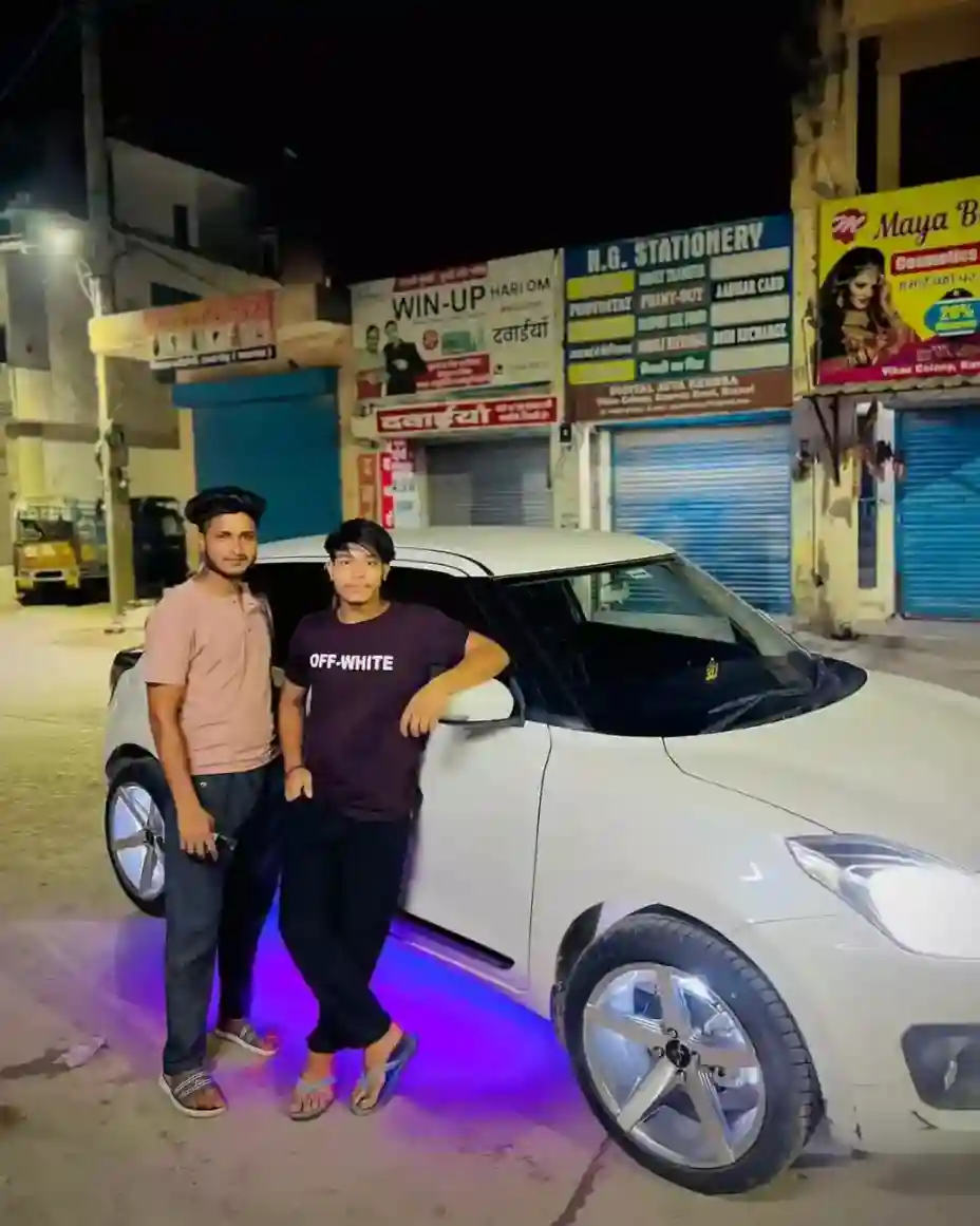 Mirror selfie in gunda style by Kashyap Bidoliya