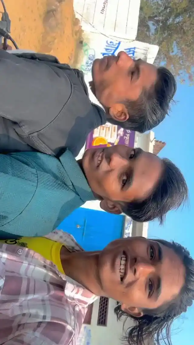 Sanny Kashyap posing with a beautiful smile in natural light portrait photo