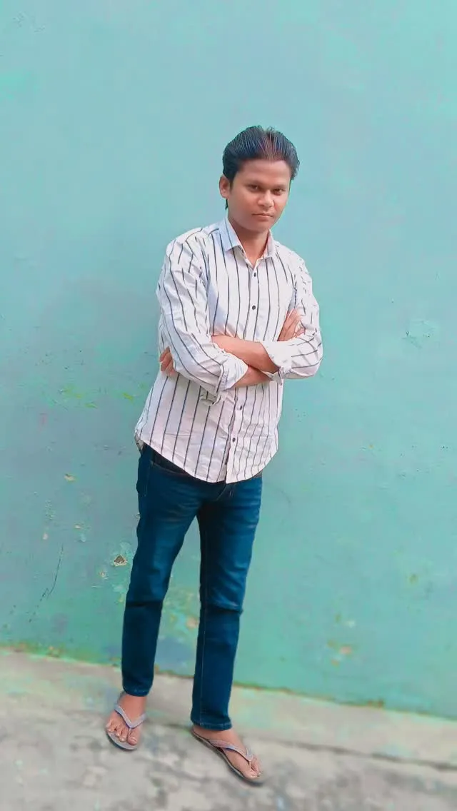 comfortable and casual outfit.