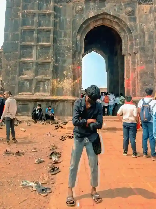 stylish urban streetwear look 2026