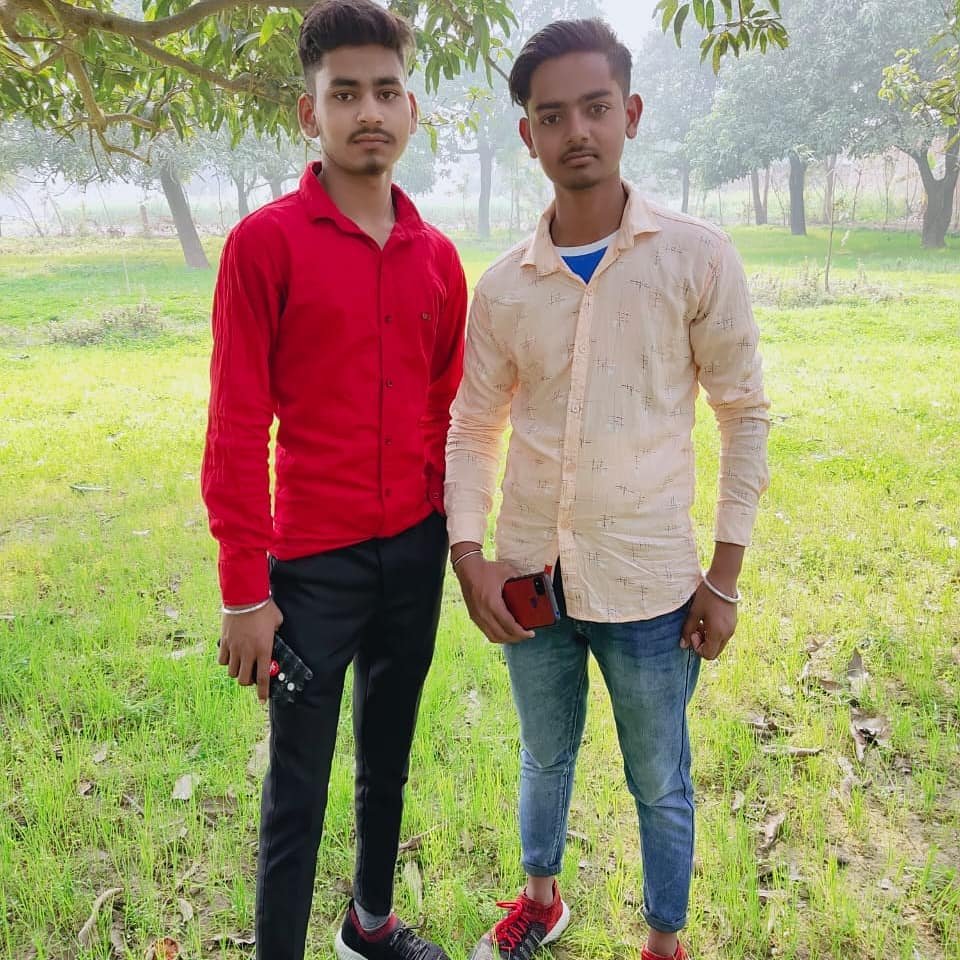 casual outfit pose for photo gallery