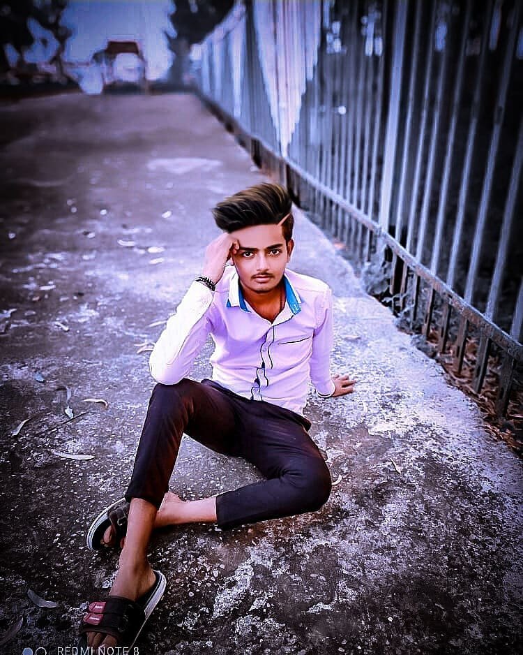 stylish solo photoshoot portrait picture